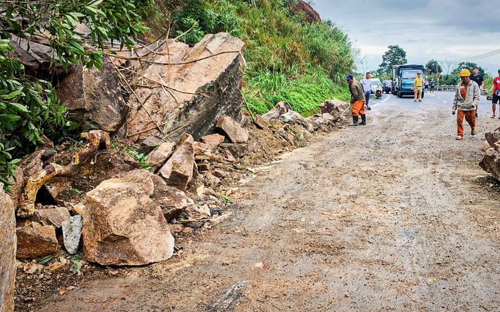 Chưa thể xác định thời gian thông xe trên đèo Khánh Lê - Ảnh 3.