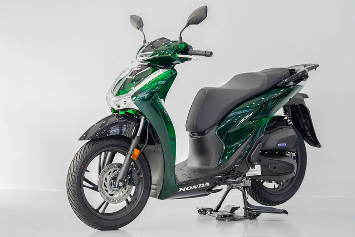 Honda SH 2025 sắp ra mắt Việt Nam? CĐM khẳng định từ ảnh nhá hàng: 'Thiết kế không lẫn được' - Ảnh 2.