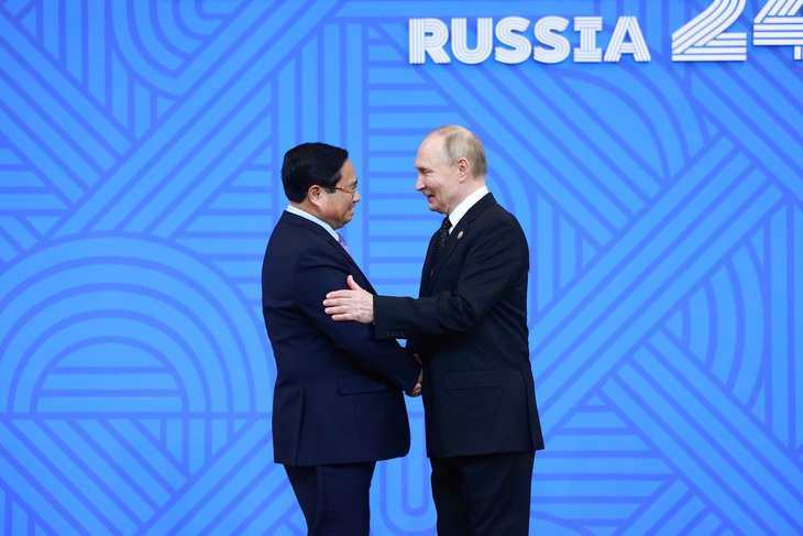 Tổng thống Nga Putin chào đón Thủ tướng Phạm Minh Chính dự hội nghị BRICS mở rộng - Ảnh 1.