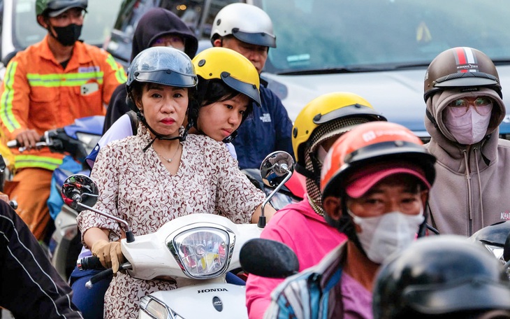 Bạn đọc hiến kế phân luồng ngã từ Nguyễn Văn Linh - Phạm Hùng để tránh kẹt xe - Ảnh 3.