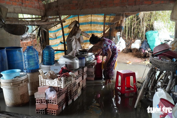 Làm đường không có cống thoát nước, hàng trăm người dân khốn khổ vì ngập - Ảnh 3.