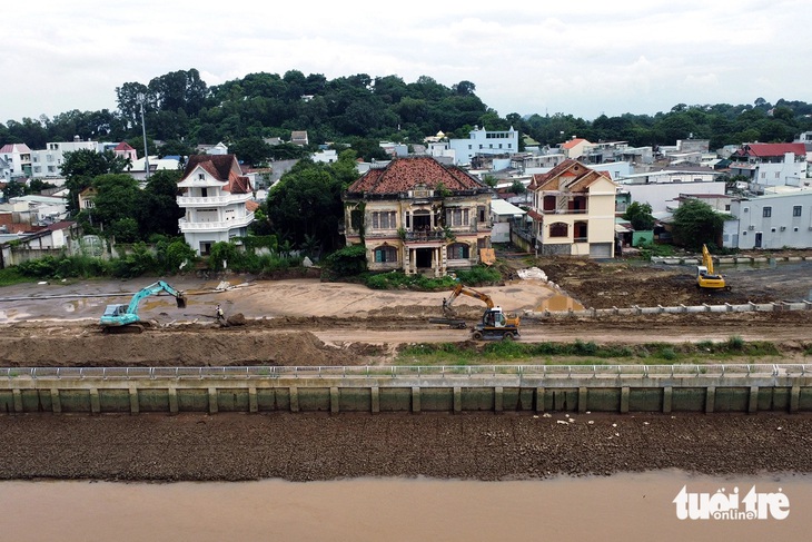 Đề xuất nắn đường ven sông để bảo tồn biệt thự trăm tuổi ở Đồng Nai - Ảnh 1.