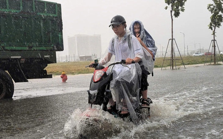 Bão Trà Mi mạnh lên cấp 11, giật cấp 14, hướng vào vùng biển ven bờ Trung Trung Bộ - Ảnh 2.