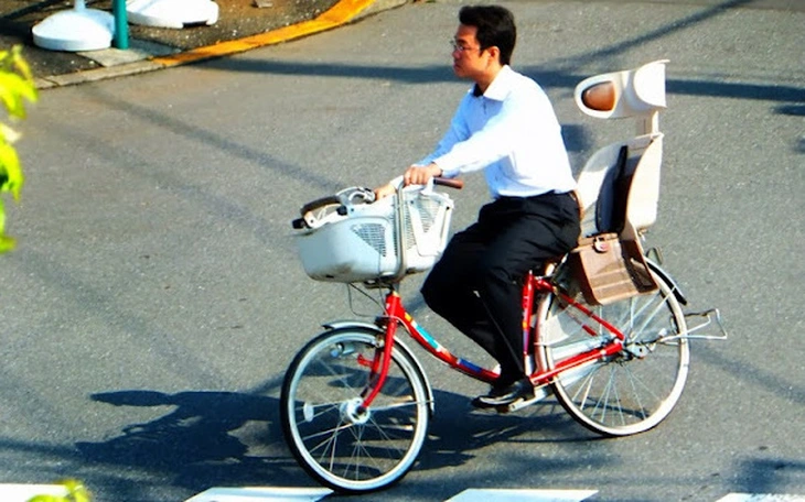Nhiều nước siết chặt kỷ cương với người đi xe đạp - Ảnh 2.