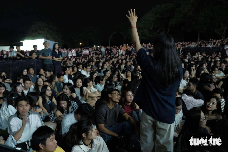 14.000 khán giả đổ về concert của Vũ. khiến đường vành đai 3 kẹt cứng - Ảnh 3.