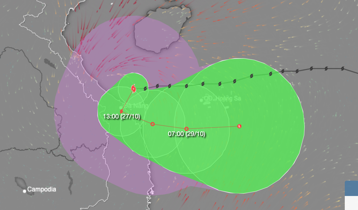 Bão Trà Mi cách Đà Nẵng 95km, miền Trung đang mưa to, gió mạnh dần lên - Ảnh 1.