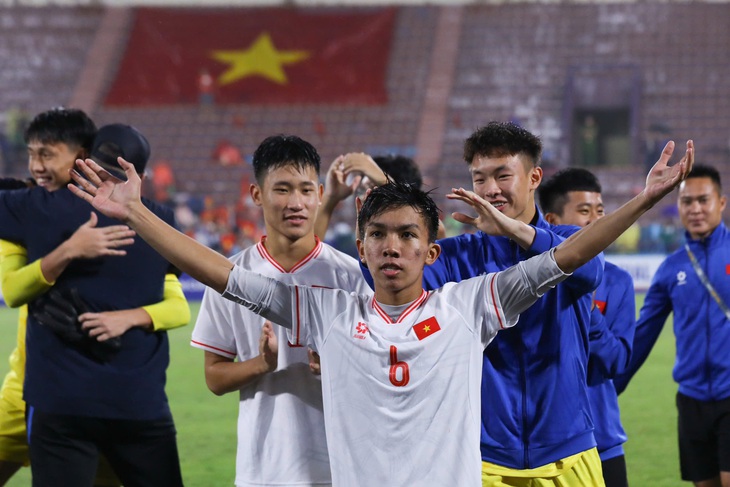 HLV Phan Thanh Hùng: U17 Việt Nam có nhiều điểm sáng - Ảnh 1.