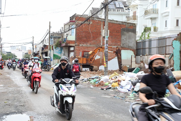 Lãnh đạo TP.HCM khảo sát cầu đường Nguyễn Khoái, đường Dương Quảng Hàm, cầu Tân Kỳ Tân Quý  - Ảnh 4.