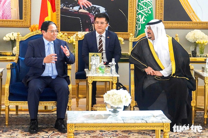 Thủ tướng đến Saudi Arabia thăm chính thức, dự Hội nghị Sáng kiến đầu tư tương lai - Ảnh 3.