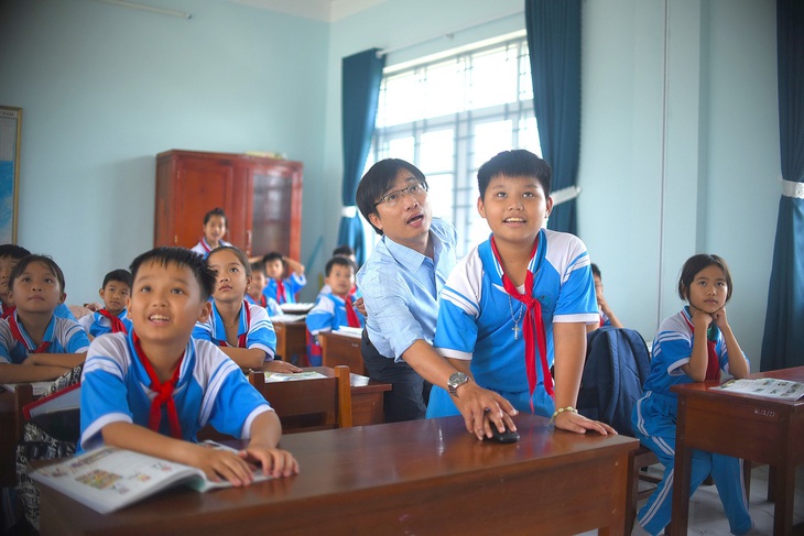 Đưa tiếng Anh thành ngôn ngữ thứ hai trong nhà trường: Cần gắn với chính sách ngôn ngữ quốc gia - Ảnh 2.