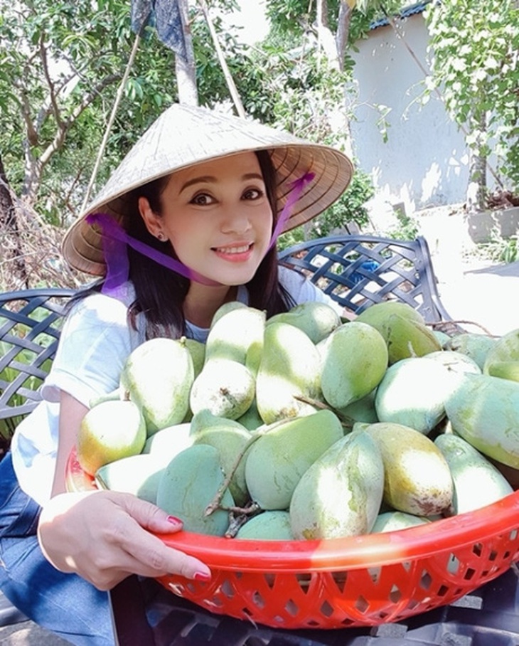 ‘Nữ hoàng ảnh lịch’ Việt Trinh kể chuyện suýt bị ‘tác động vật lý’ - Ảnh 5.