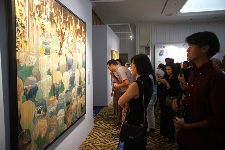 Tác phẩm vẽ từ than đá và bột gạo đạt giải UOB Painting of the Year năm thứ hai - Ảnh 5.