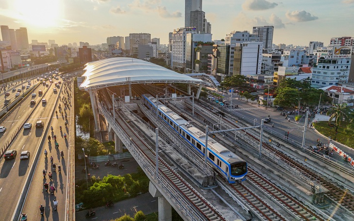 Thủ tướng họp bàn phát triển mạng lưới đường sắt đô thị Hà Nội và TP.HCM - Ảnh 2.