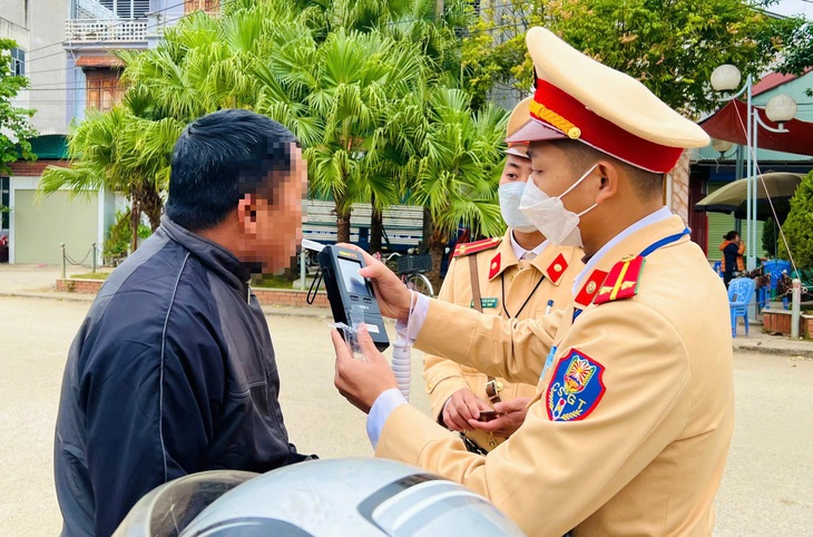 Cục Cảnh sát giao thông nói lý do bỏ đề xuất giảm tiền phạt vi phạm nồng độ cồn - Ảnh 1.