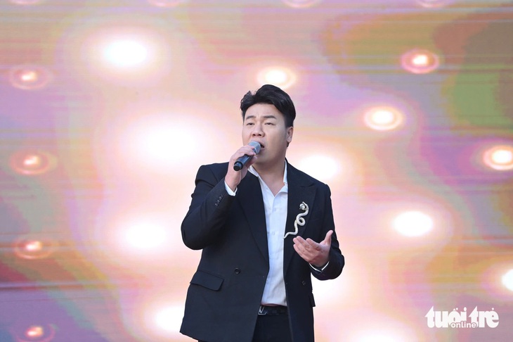 Ricky Star, Jang Song Ho 'bùng cháy', KTGRZ ONE nhảy See tình tại Vietnam Phở Festival 2024 - Ảnh 8.