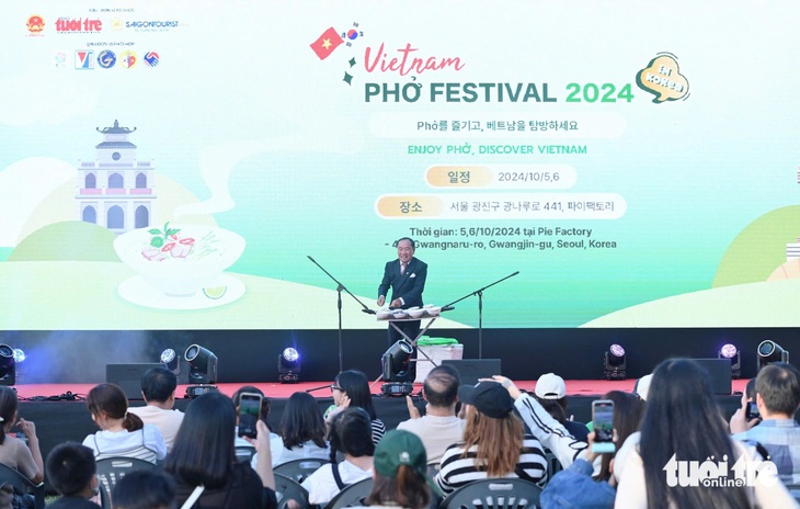 Ricky Star, Jang Song Ho 'bùng cháy', KTGRZ ONE nhảy See tình tại Vietnam Phở Festival 2024 - Ảnh 9.