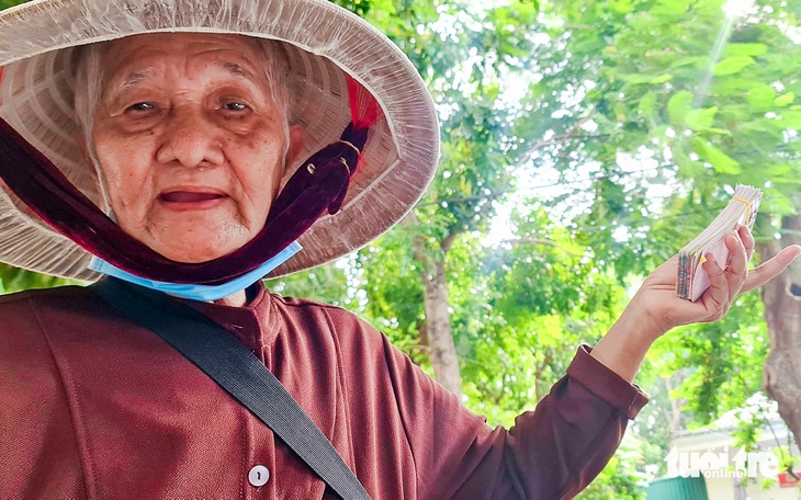 Khóc, cười giấc mơ đổi đời từ vé số - Kỳ cuối: 'Đội quân vé số' ngày càng đông - Ảnh 1.