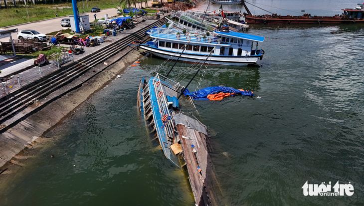 Nguy cơ ô nhiễm do lồng bè trôi dạt, tàu thuyền đắm sau bão số 3 - Ảnh 4.