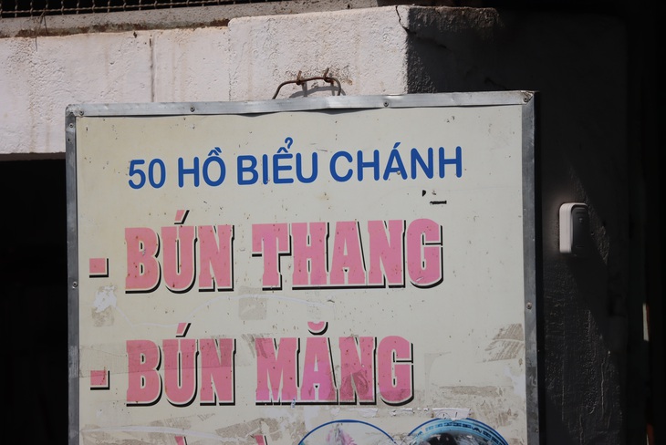 Người Hà Nội 'thanh lịch' tìm ăn bún thang tại Sài Gòn - Ảnh 2.