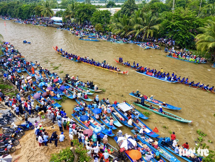 900 vận động viên tham gia tranh tài lễ hội đua ghe ngo - Ảnh 1.