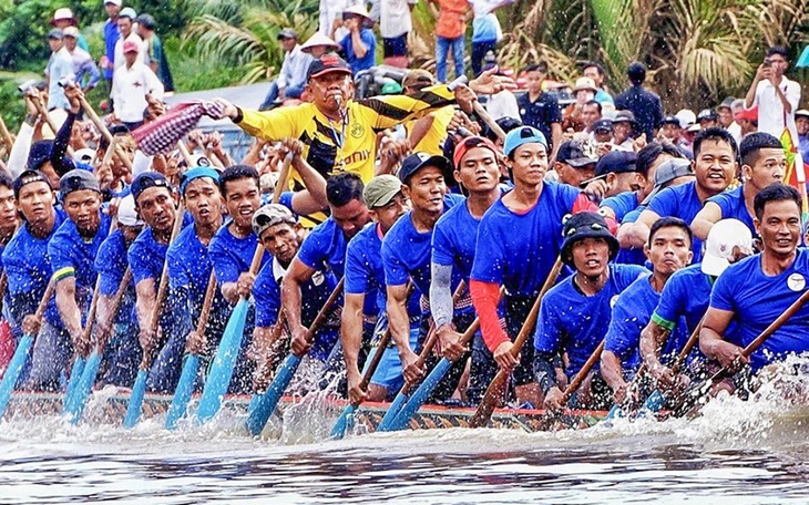 Cuối tuần này 12 đội ghe Ngo tranh tài trên kênh Nhiêu Lộc - Thị Nghè - Ảnh 2.