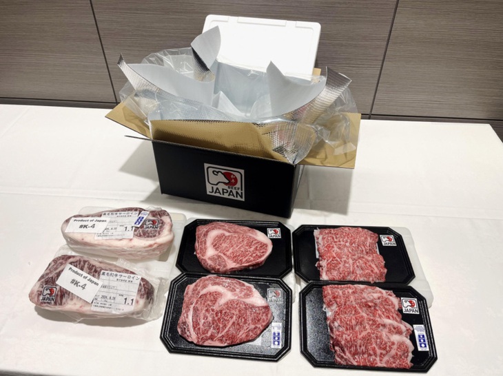 Japan Airlines bán bò Wagyu cao cấp cho khách đi Mỹ và Singapore - Ảnh 1.