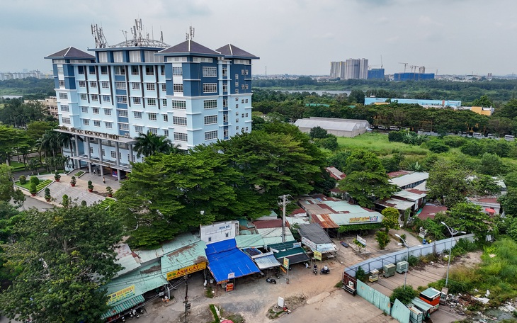 Hình ảnh mặt bằng ở Đại học Quốc gia TP.HCM sau 3 thập kỷ vẫn như 'tấm da beo loang lổ' - Ảnh 18.