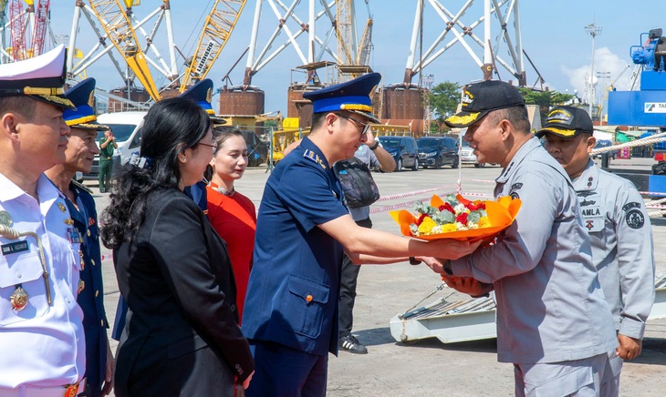 Tàu cảnh sát biển Indonesia thăm xã giao tại Bà Rịa - Vũng Tàu - Ảnh 2.