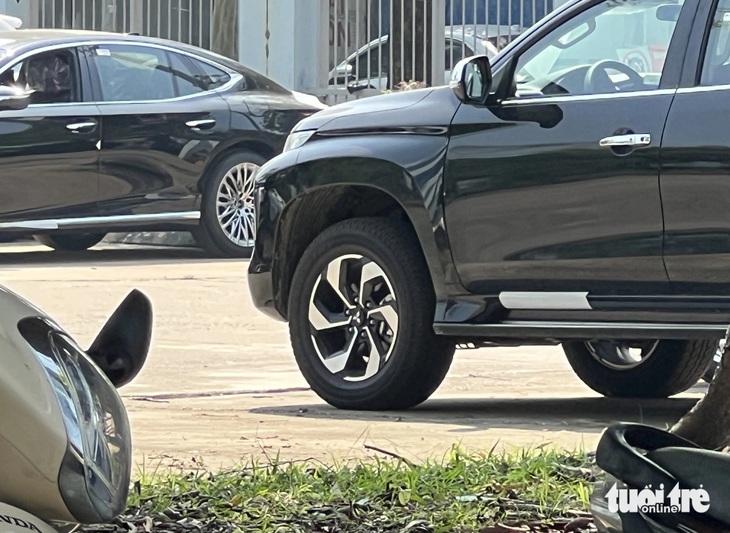 Mitsubishi Pajero Sport mới lộ ảnh tại Việt Nam: Dễ thay đổi động cơ và hộp số đấu Everest - Ảnh 2.