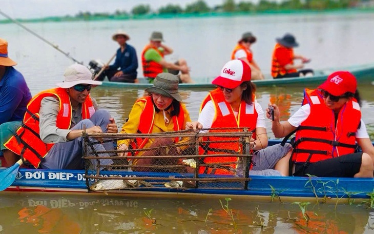 Về An Giang mùa nước nổi, lòng như muốn reo vui - Ảnh 8.