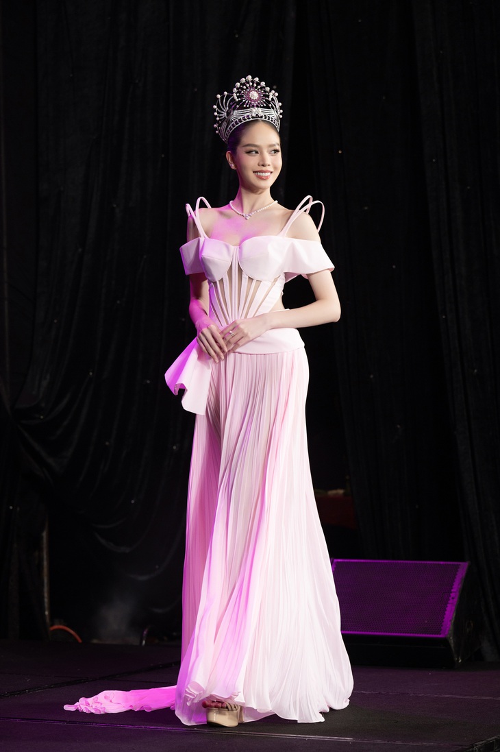 Là Hoa hậu Việt Nam đầu tiên thi Miss International 2024, Huỳnh Thị Thanh Thủy nói gì? - Ảnh 1.