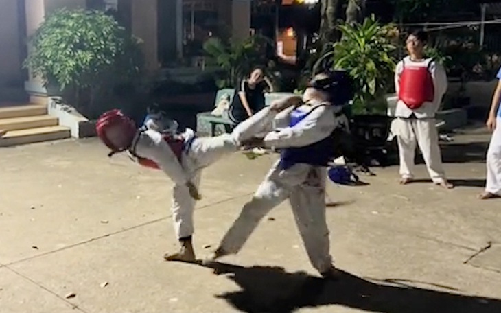 Phụ huynh tố con tập taekwondo bị HLV đánh đập tàn nhẫn - Ảnh 3.