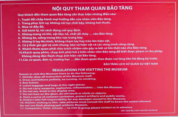 Phản cảm leo lên xe tăng, súng, pháo ở Bảo tàng Lịch sử quân sự Việt Nam chụp ảnh, cha mẹ còn cổ vũ - Ảnh 4.