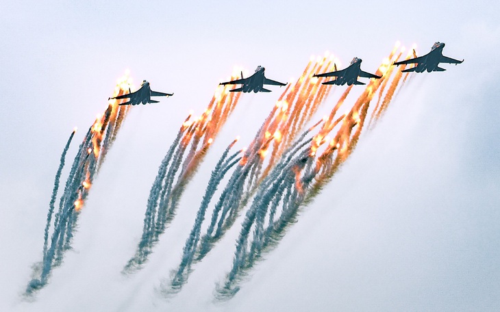 Tăng số lượng Su-30MK2 bay trình diễn tại Triển lãm Quốc phòng quốc tế Việt Nam 2024 - Ảnh 2.