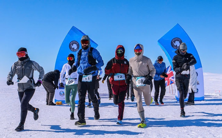 Hoàng Nguyên Thanh ngất ngây thắng giải marathon ở quê hương - Ảnh 4.