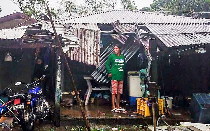 Philippines hứng chịu cơn bão thứ 4 trong một tháng, 7.000 người sơ tán - Ảnh 1.