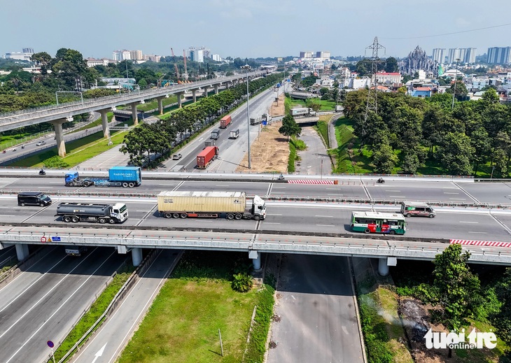 Vướng mặt bằng 14 năm, nhánh hầm dạ cầu vượt trạm 2 của dự án xa lộ Hà Nội vẫn chưa thông  - Ảnh 1.