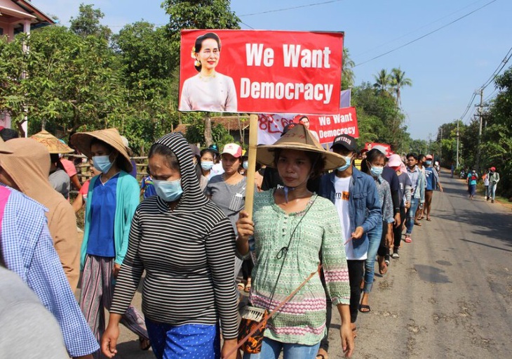 Quân đội Myanmar truy nã người nổi tiếng, diễn viên, ca sĩ ủng hộ biểu tình - Ảnh 1.