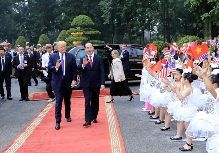 Nhìn lại hai lần ông Trump thăm Việt Nam - Ảnh 2.