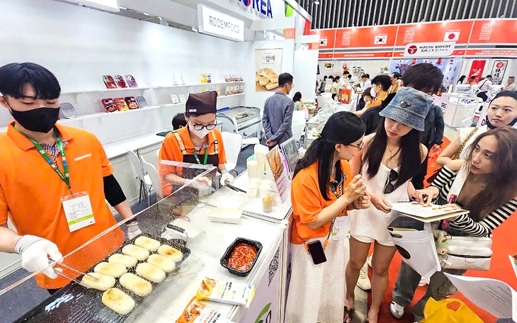 Doanh nghiệp Việt thu hút đối tác quốc tế nhờ sản phẩm xanh tại Vietnam Foodexpo 2025  - Ảnh 1.