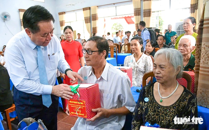 Ông Nguyễn Trọng Nghĩa: Vận động, huy động các nguồn lực xã hội chăm lo, giúp đỡ người nghèo - Ảnh 1.