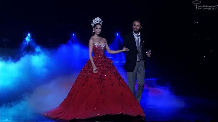 Tin tức giải trí 13-11: Quế Anh bị so sánh với Hoa hậu Thanh Thủy; Miss International bị chê - Ảnh 4.