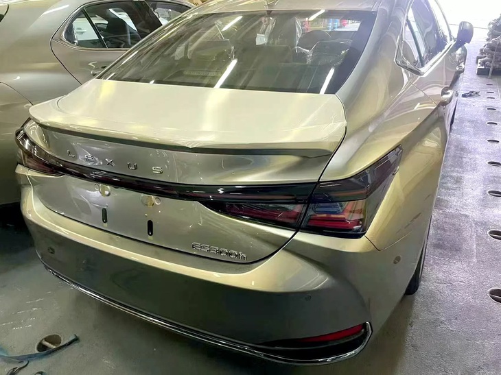 Thêm ảnh thực tế Lexus ES facelift mới: Khoang lái cải tiến đáng kể, facelift lần 2 - Ảnh 2.