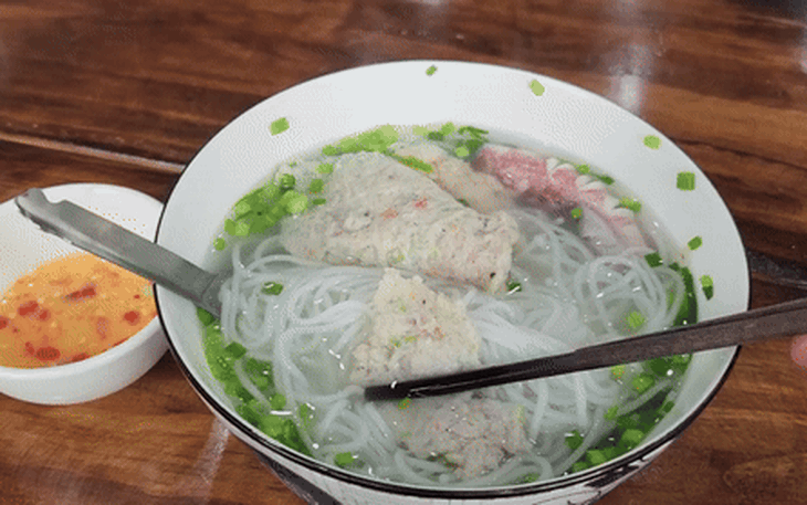 Bún quậy vào khách sạn 5 sao - Ảnh 2.