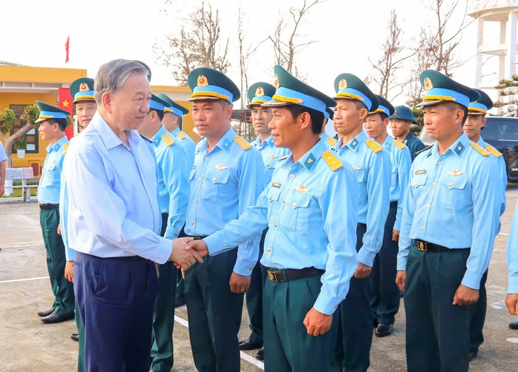 Tổng Bí thư Tô Lâm thăm và làm việc tại Bạch Long Vỹ - Ảnh 6.