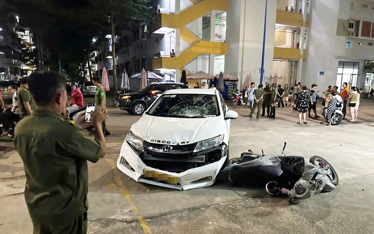 2 xe cùng hãng taxi tông nhau trong vụ tai nạn liên hoàn - Ảnh 6.