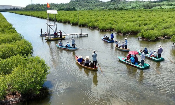 Huyện Bình Sơn đặt mục tiêu đạt chuẩn nông thôn mới - Ảnh 3.