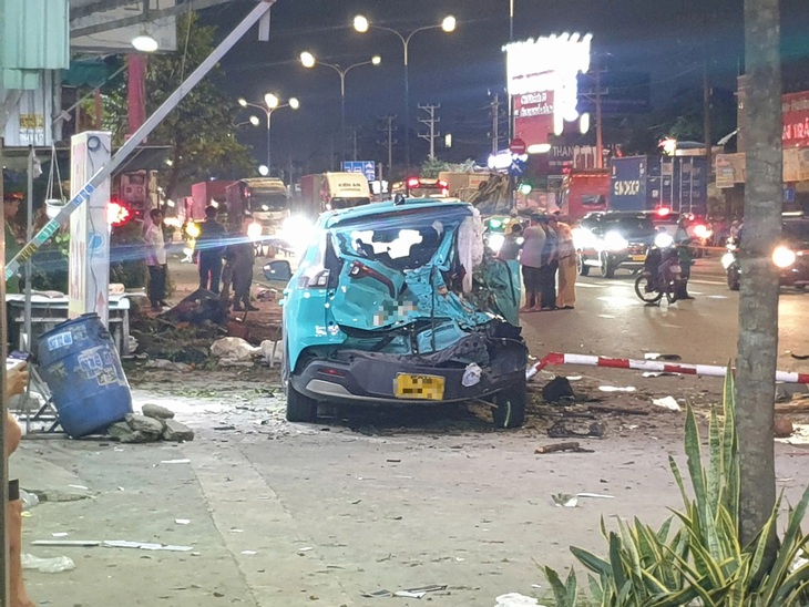 2 xe cùng hãng taxi tông nhau trong vụ tai nạn liên hoàn - Ảnh 2.