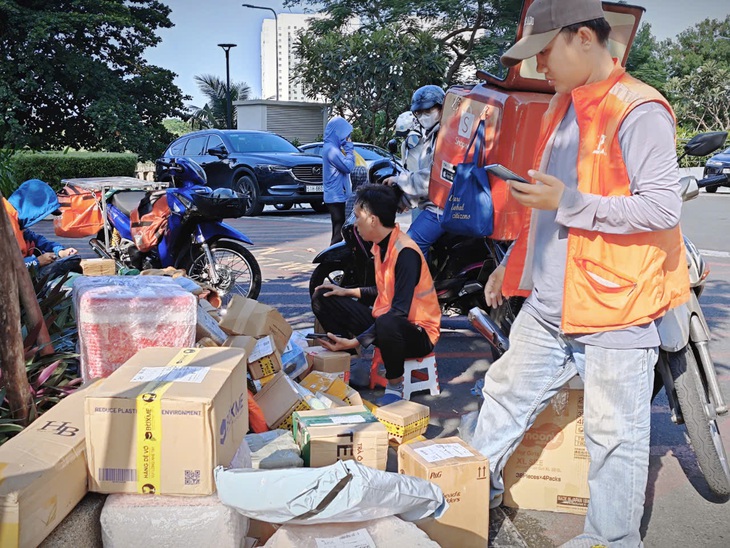 Tìm hướng đưa hàng cồng kềnh, tươi sống bán trên sàn thương mại điện tử - Ảnh 1.