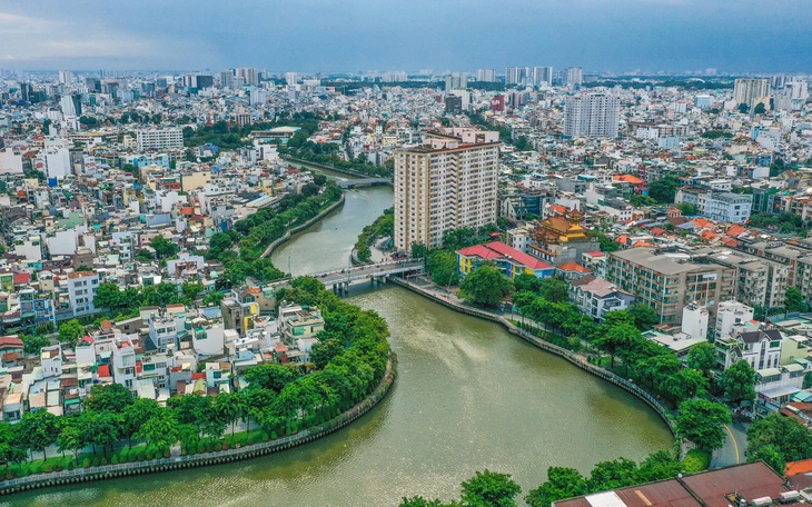 Lắp thêm trụ nước uống tại vòi cho người bán vé số, chạy xe ôm... để thành phố đáng sống hơn - Ảnh 2.